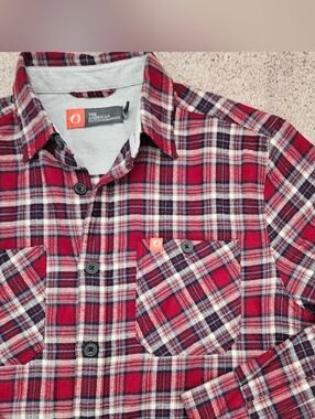 The American Outdoorsman Men’s Button up plaid shirt Med Black/red Flannel